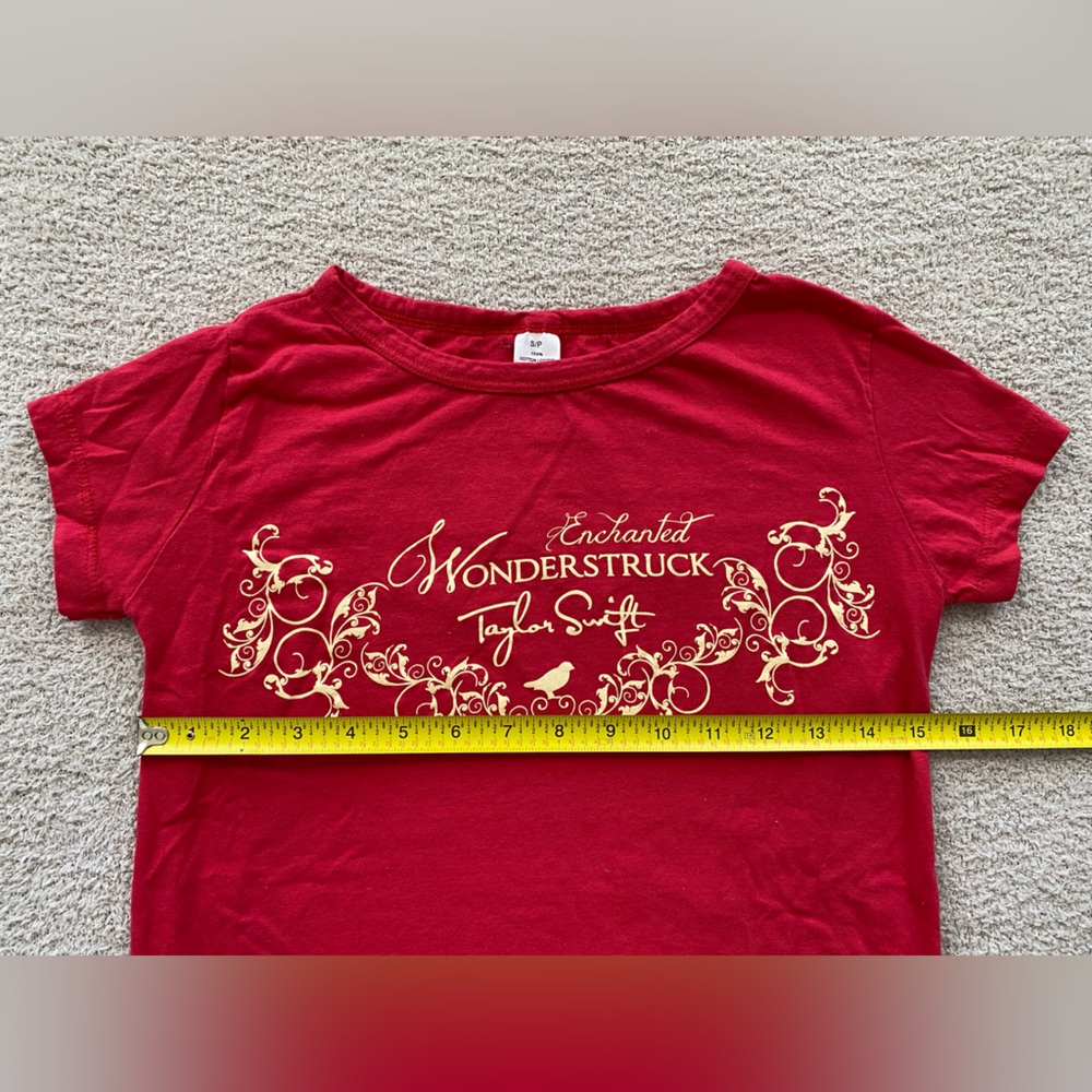 Taylor Swift Small Red Enchanted Wonderstruck Tshirt - Picture 4 of 7